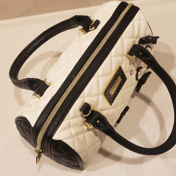 Betsey Johnson- Purse! - Picture 4 of 5